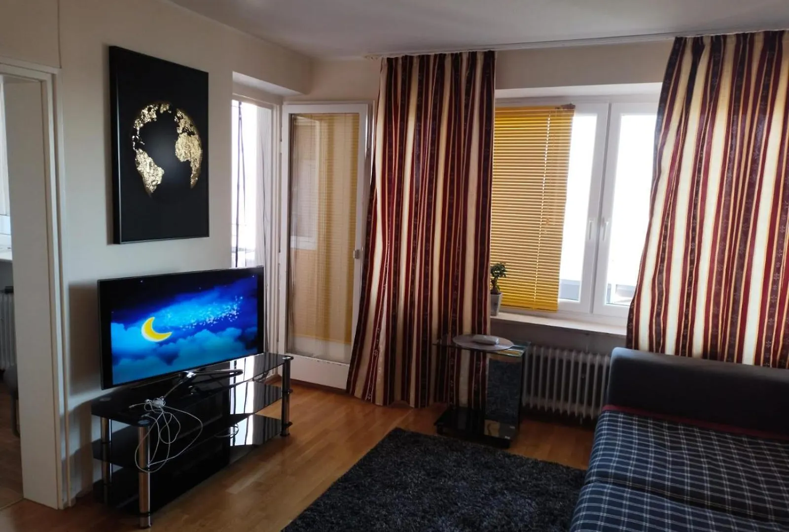 Alpblick - Apartment Mit Kostenlosen Parkplaetzen!! Taufkirchen  Germany
